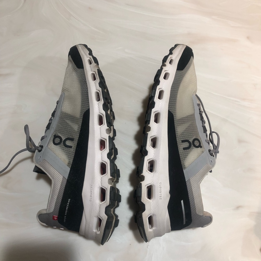 OnCloud Running shoes: Cloudtec